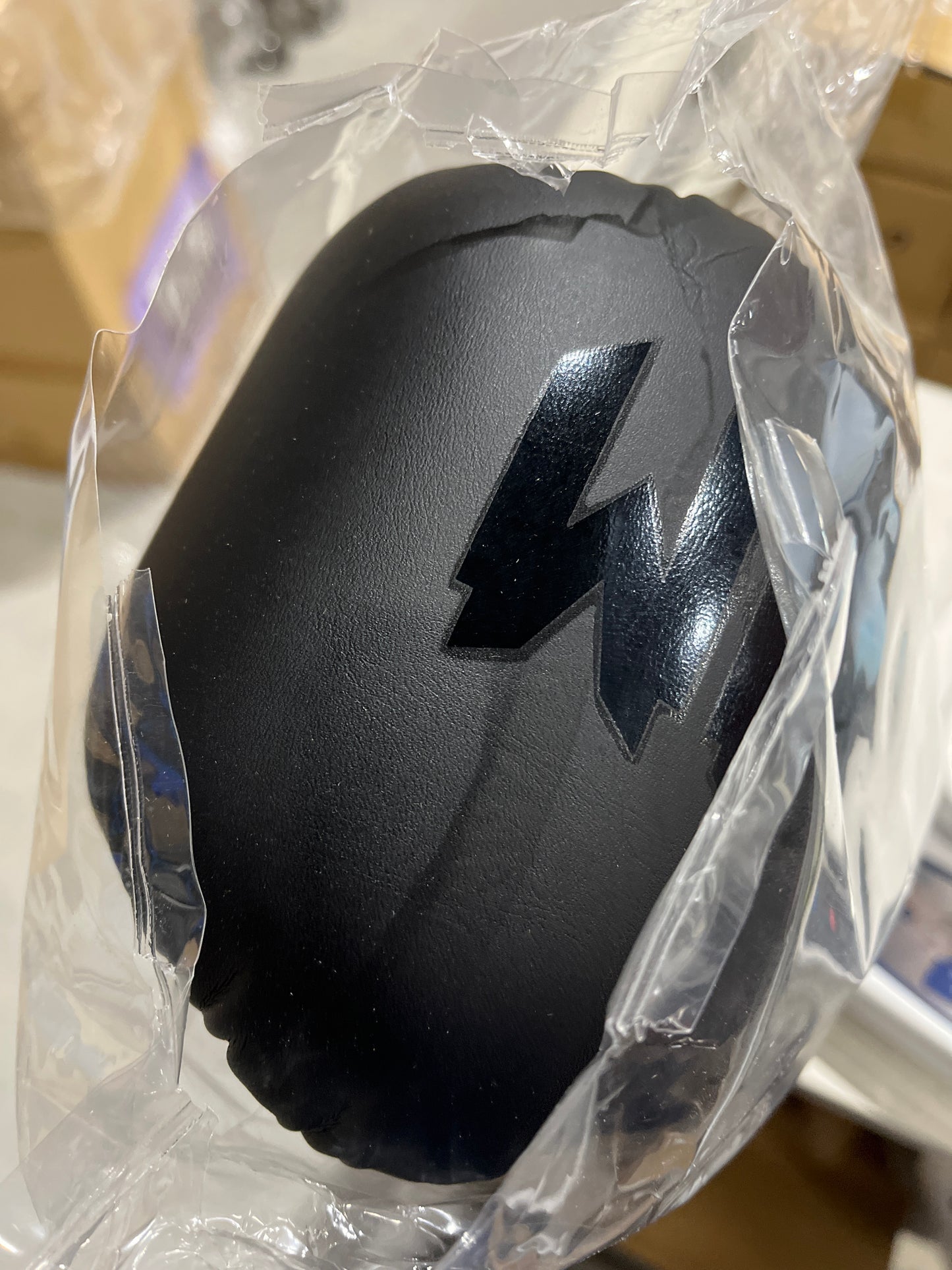 【アウトレット／外装破れあり】VENUM エリート ボクシンググローブ マットブラック 10oz