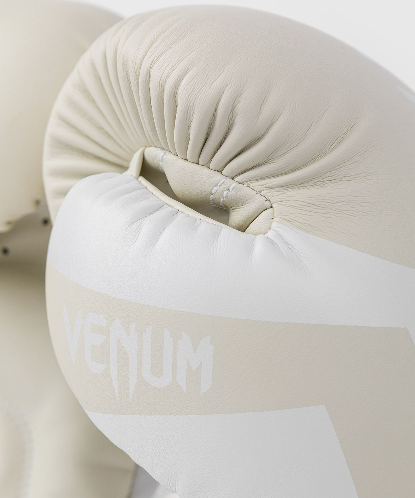 VENUM（ヴェナム/ベノム） エリート ボクシング グローブ ホワイト・ホワイト UFC 公式 サプライヤー 8oz 10oz 12oz 14oz 16oz トレーニング・スパーリング 初心者から上級者まで 三層構造高密度パッド マジックテープ(ベルクロ式) ボクシング キックボクシング ムエタイ MMA