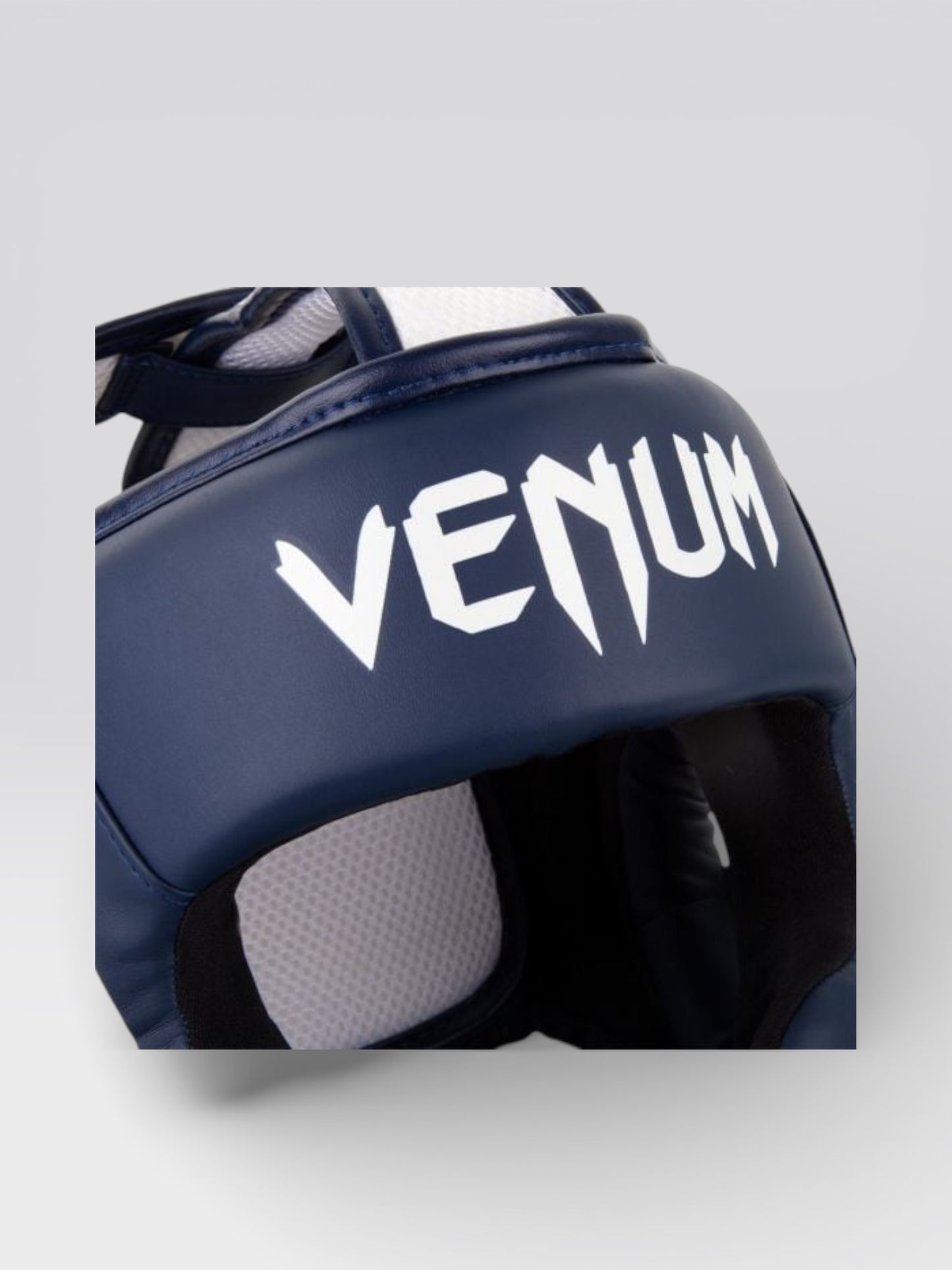 VENUM(ヴェナム/ベノム) エリート ヘッドギア ホワイト・ネイビーブルー UFC公式サプライヤー 軽量 180度視界 スパーリング・トレーニング用 三層構造高密度フォーム マジックテープ(ベルクロ)調整 ボクシング キックボクシング ムエタイ MMA 空手