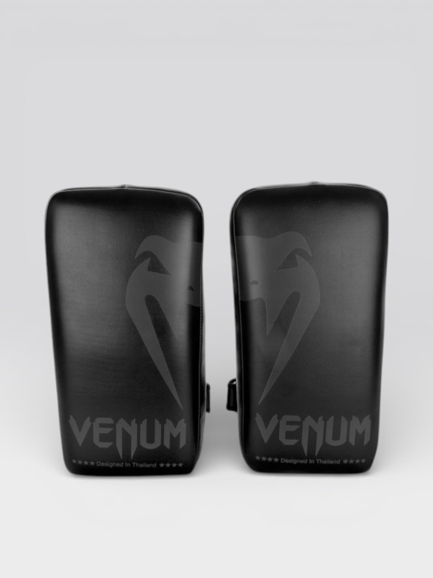 【アウトレット／外装破れあり】VENUM ジャイアント キックパッド ブラック（左右セット）